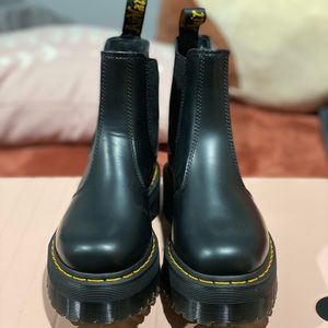 NWT 2976 SMOOTH LEATHER PLATFORM CHELSEA BOOTS